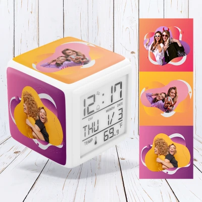 Personalizirani digitalni sat s tri slike