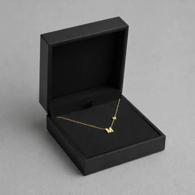 Ženska ogrlica s personaliziranim slovom