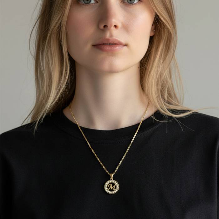 Ženska ogrlica s personaliziranim inicijalom