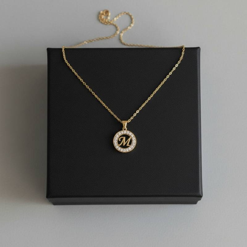 Ženska ogrlica s personaliziranim inicijalom
