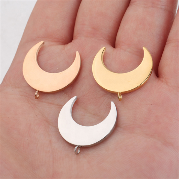 Ženska ogrlica s privjeskom polumjeseca