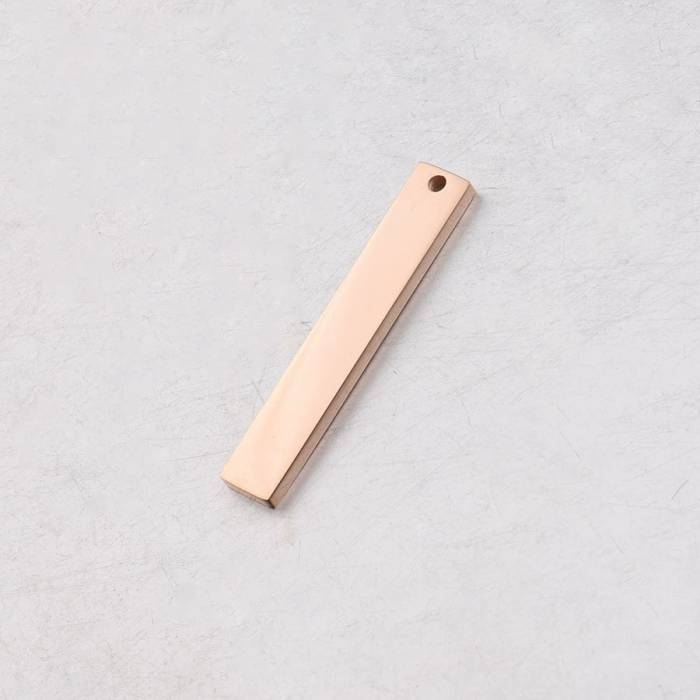 Ženska ogrlica s vertikalnim privjeskom