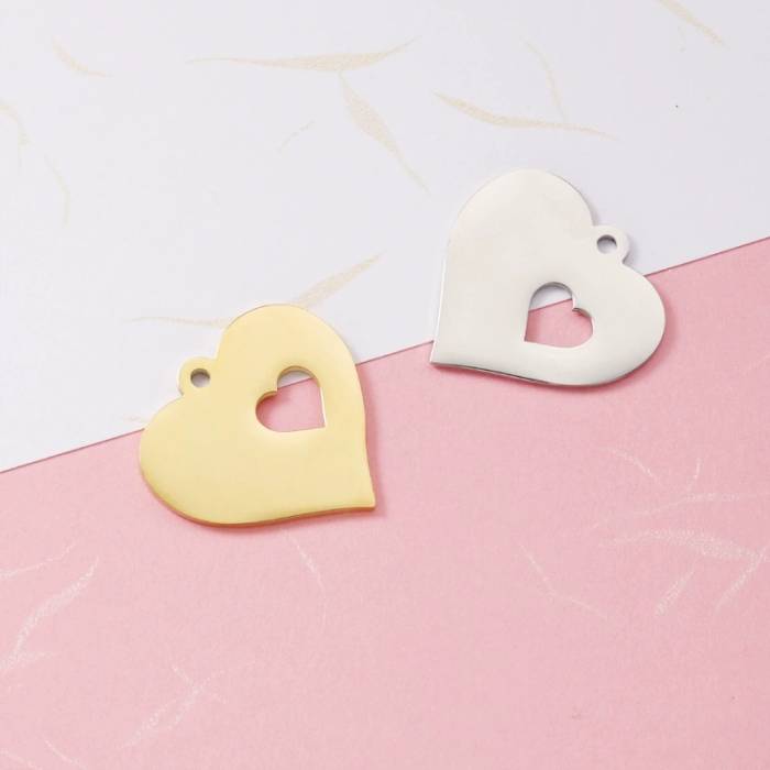 Ženska ogrlica s privjeskom u obliku srca