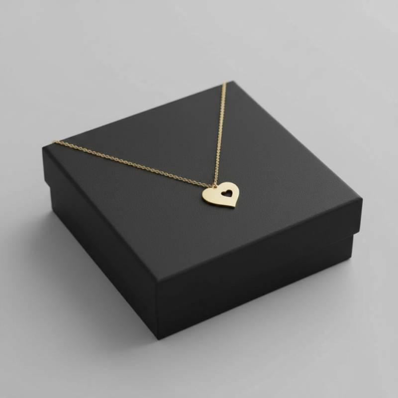 Ženska ogrlica s privjeskom u obliku srca