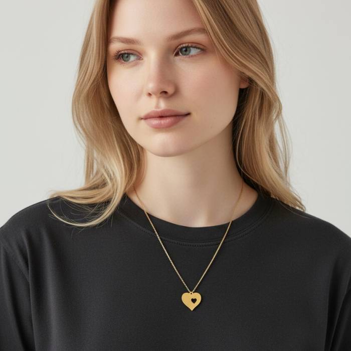 Ženska ogrlica s privjeskom u obliku srca