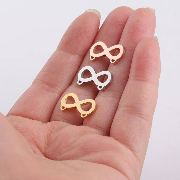 Ženska ogrlica s privjeskom beskonačnosti