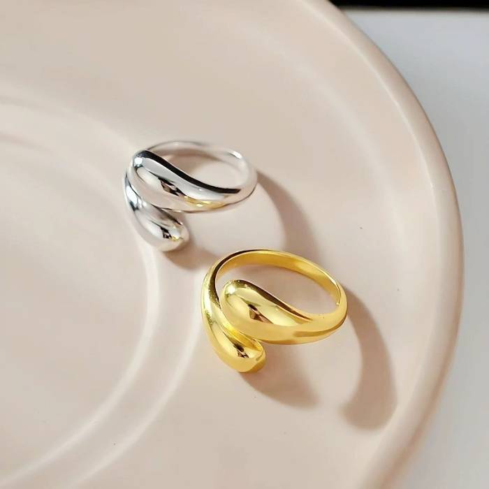 Ženski prsten s kapljicom