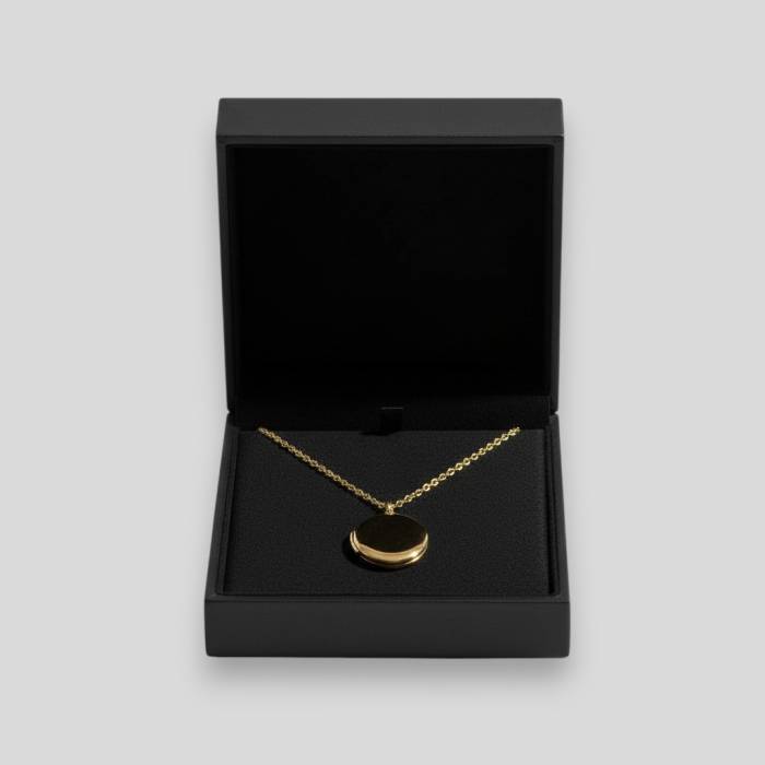 Ženska ogrlica s medaljonom i personaliziranom fotografijom