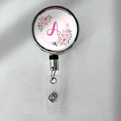 Prilagođeni uvlačivi držač za značku – S početnim slovom