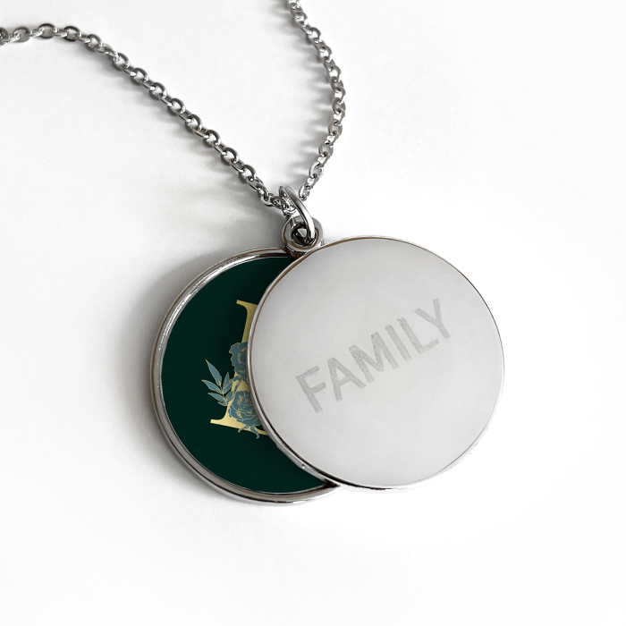 Personalizirani medaljon - Inicijal na crnoj pozadini
