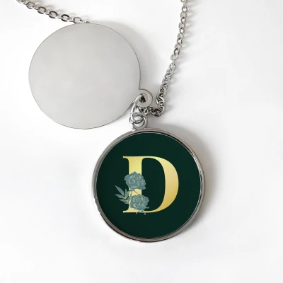 Personalizirani medaljon - Inicijal na crnoj pozadini