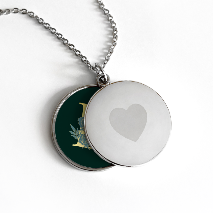 Personalizirani medaljon - Inicijal na crnoj pozadini