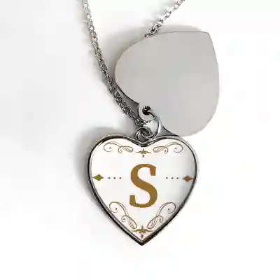 Personalizirani medaljon u obliku srca - Elegantni monogram